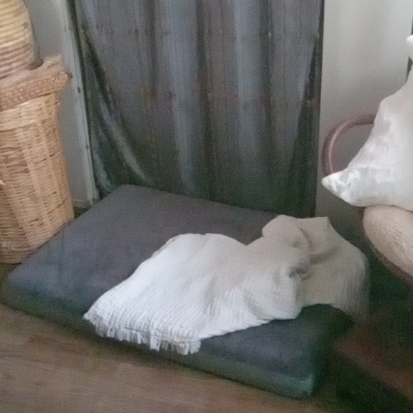 BARK BOX XL Dog Bed - Picture 6 of 10